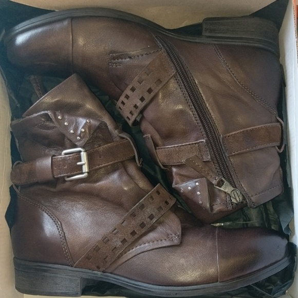 where are miz mooz shoes made